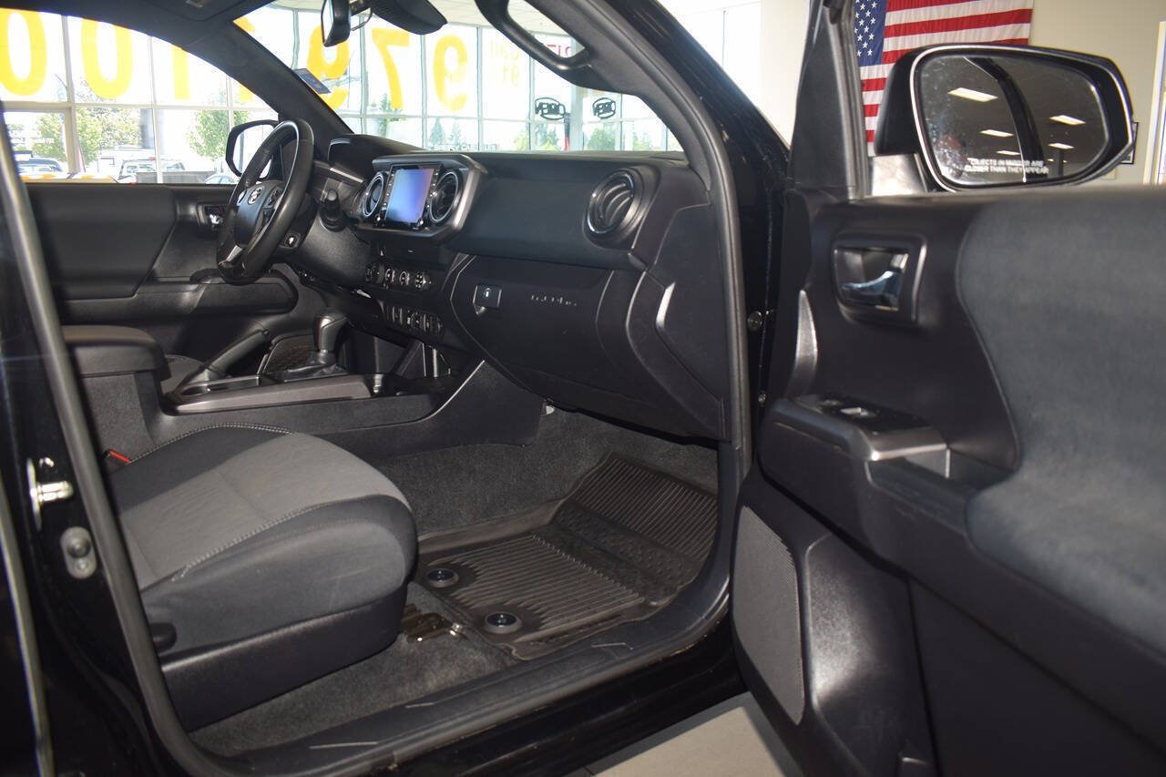 Used 2020 Toyota Tacoma TRD Off-Road AWD/4WD image 18
