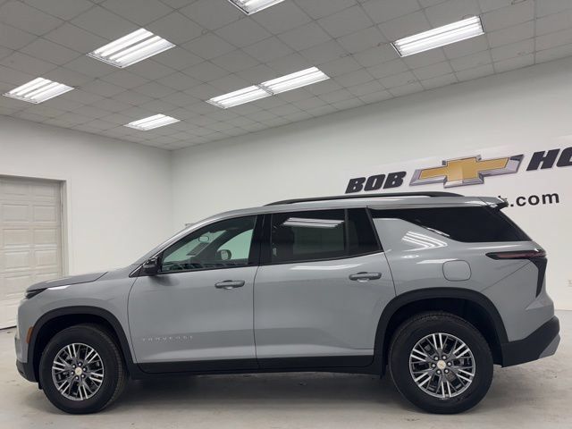 Used 2026 Chevrolet Traverse LT FWD image 8