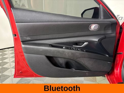 Used 2023 Hyundai Elantra Limited w/ Preferred Accessory Package FWD image 11
