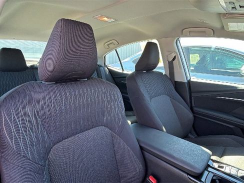 Used 2025 Toyota Camry LE image 12