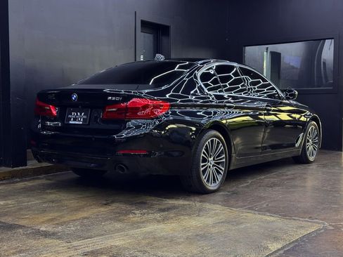 Used 2018 BMW 530i w/ Premium Package image 12