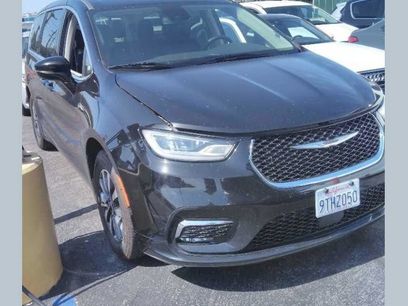 Used 2024 Chrysler Pacifica Limited