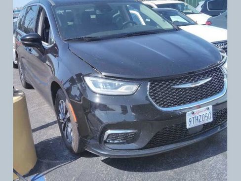 Used 2024 Chrysler Pacifica Limited FWD image 1