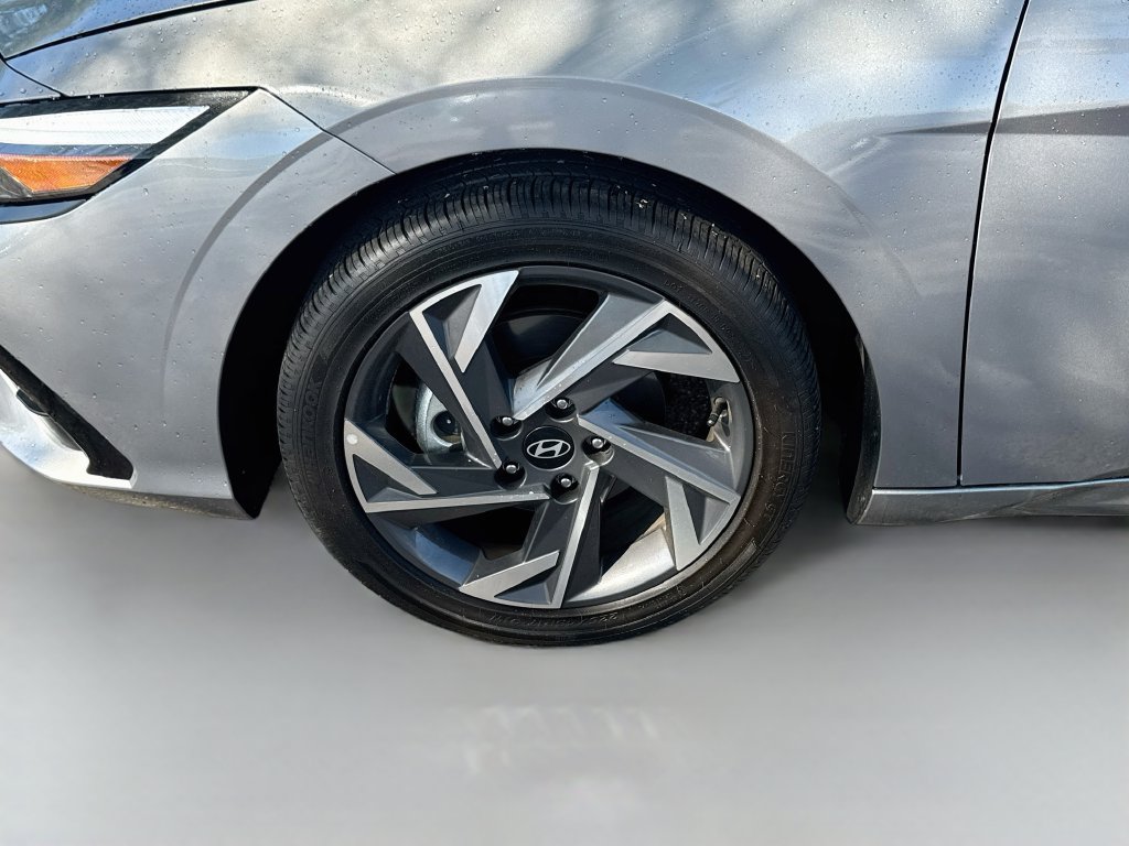 Used 2025 Hyundai Elantra SEL FWD image 30