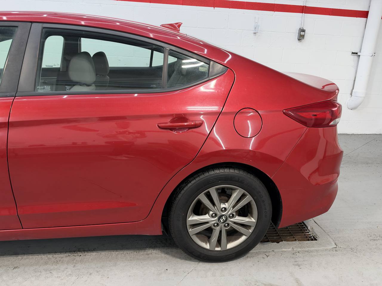 Used 2017 Hyundai Elantra SE FWD image 4