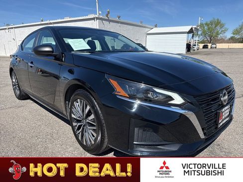 Used 2024 Nissan Altima 2.5 SV image 1