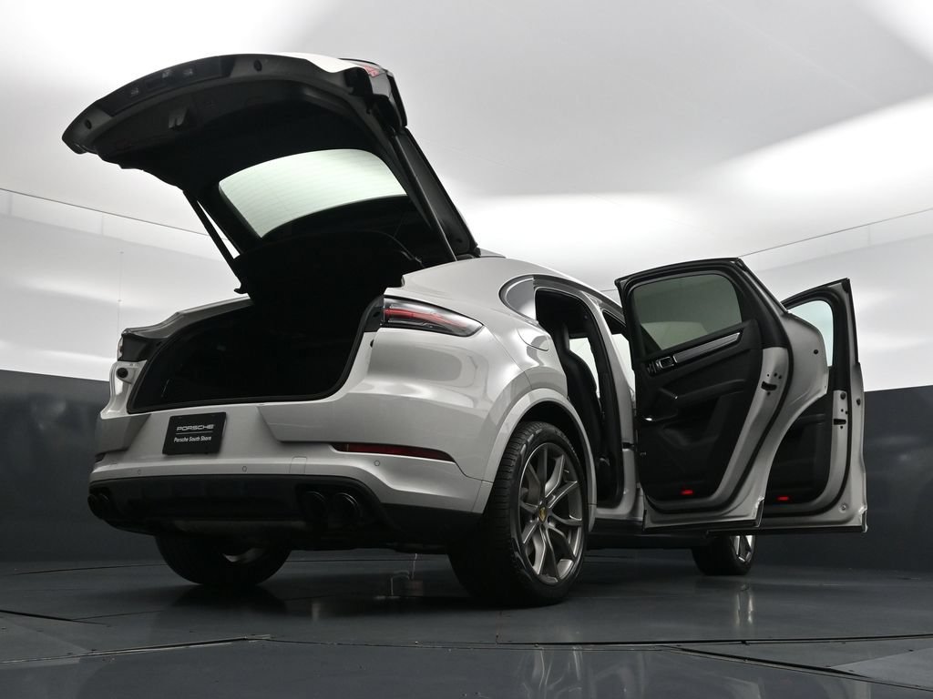 Used 2020 Porsche Cayenne Turbo AWD/4WD image 34