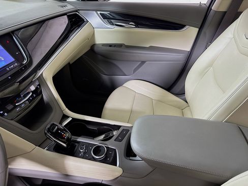 Used 2020 Cadillac XT6 Premium Luxury image 24