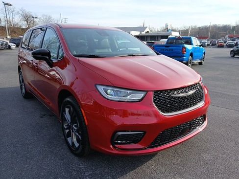 New 2026 Chrysler Pacifica Select image 7