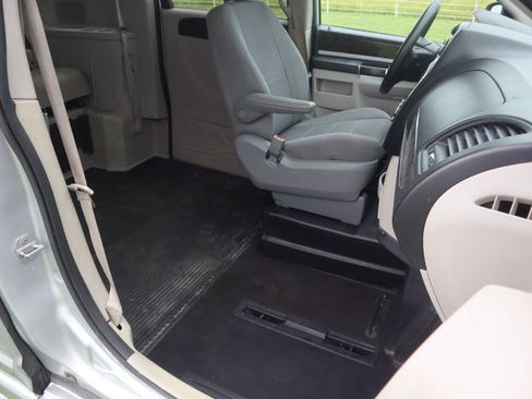 Used 2011 Dodge Grand Caravan Mainstreet w/ PWR Convenience Group FWD image 11
