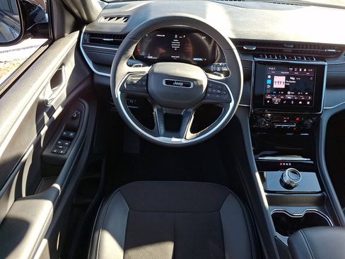 Certified 2025 Jeep Grand Cherokee L Altitude image 13