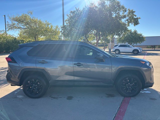 Used 2021 Toyota RAV4 LE FWD image 4