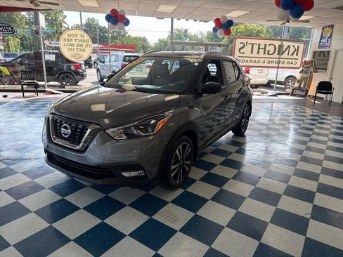 Used 2019 Nissan Kicks SR w/ SR Premium Package FWD image 3