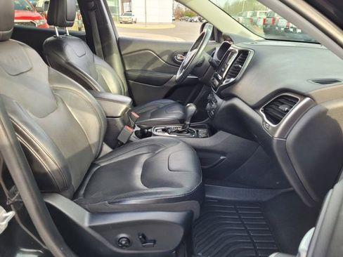 Used 2019 Jeep Cherokee Limited image 14