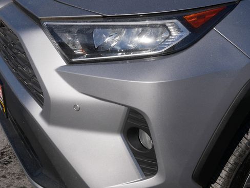 Used 2019 Toyota RAV4 Limited image 16
