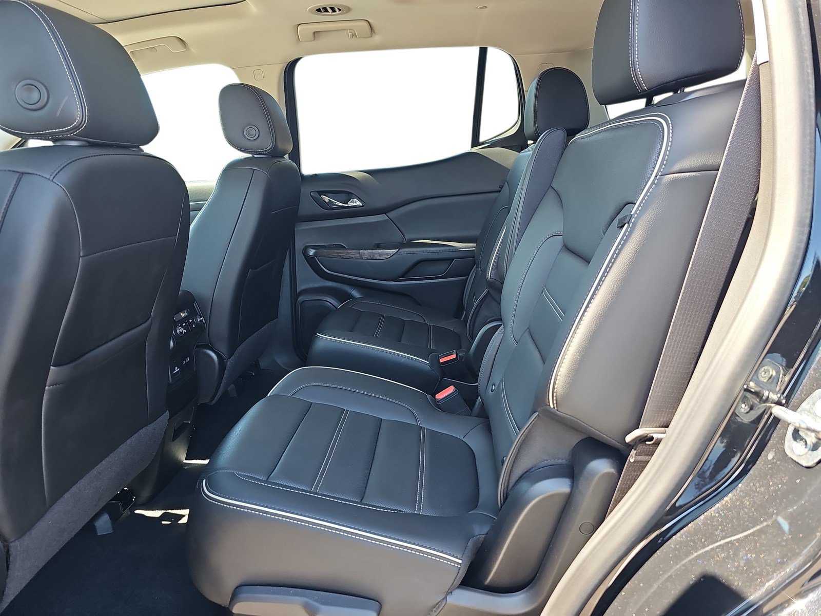Used 2023 GMC Acadia Denali w/ Denali Ultimate Package FWD image 11