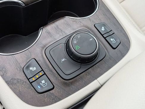 Used 2023 GMC Acadia Denali w/ Denali Ultimate Package FWD image 29