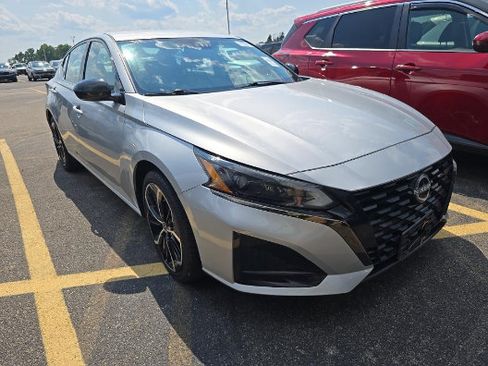 Used 2023 Nissan Altima 2.5 SR AWD/4WD image 1