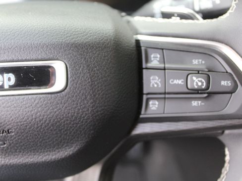 Used 2024 Jeep Grand Cherokee L Laredo image 38