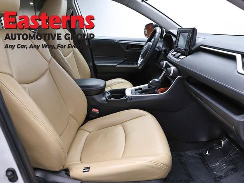 Used 2021 Toyota RAV4 LE image 25