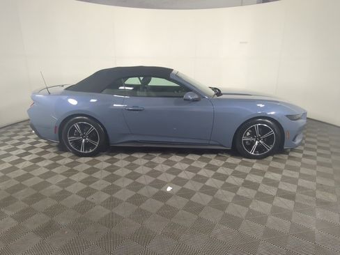 Used 2025 Ford Mustang Premium image 9