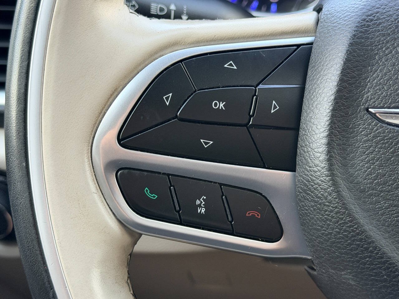 Used 2020 Chrysler Pacifica Limited FWD image 38