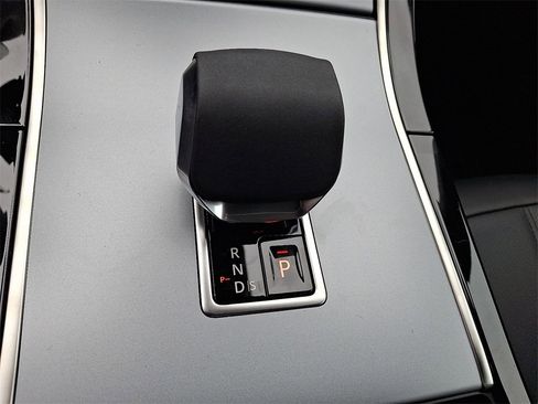 New 2025 Land Rover Range Rover Evoque S image 10