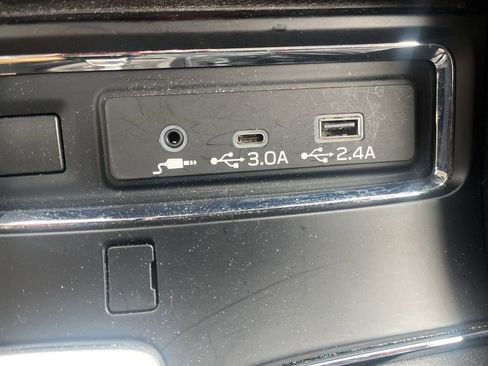 Used 2024 Subaru Ascent Premium w/ Convenience Package image 17