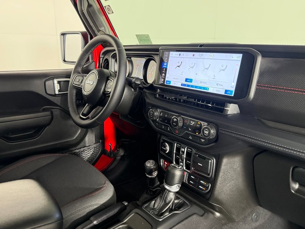 Used 2025 Jeep Wrangler Unlimited Rubicon w/ Convenience Group AWD/4WD image 32