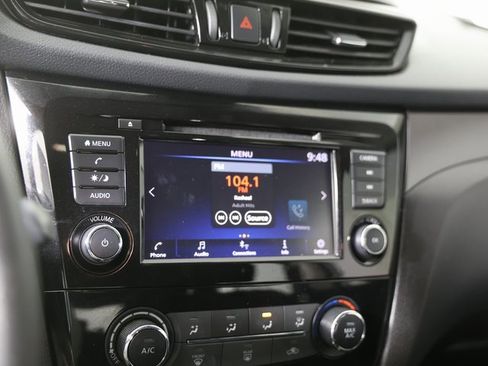 Used 2021 Nissan Rogue Sport S image 17