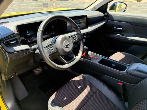 Certified 2025 Nissan Kicks SR FWD image 11