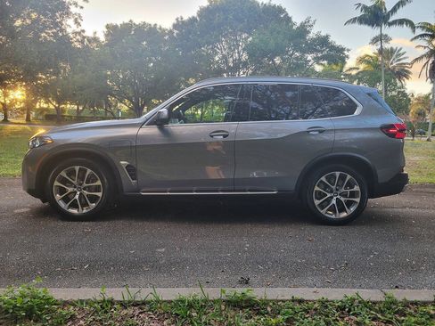 Used 2025 BMW X5 xDrive50e AWD/4WD image 4