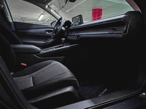 Used 2025 Honda Accord LX image 32