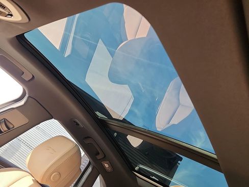 Certified 2024 Porsche Macan GTS image 12