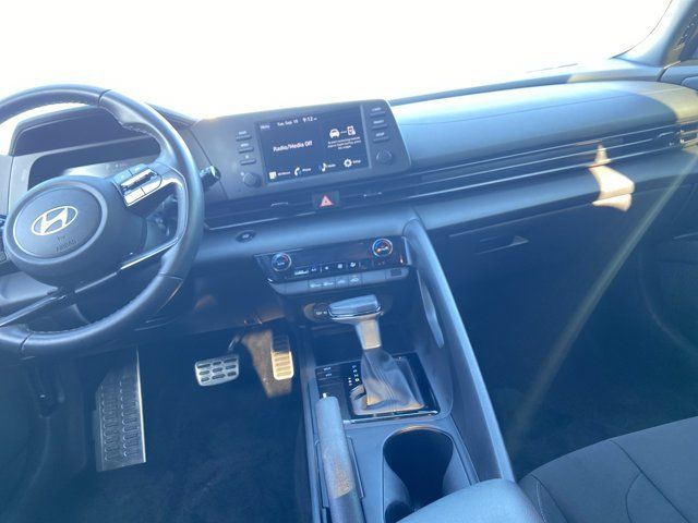 Used 2025 Hyundai Elantra Sport FWD image 15