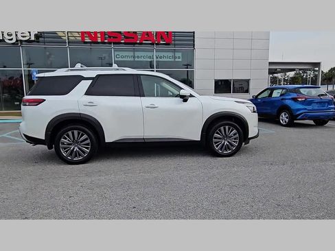 Used 2025 Nissan Pathfinder SL w/ SL Premium Package image 35