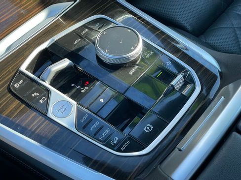 Used 2024 BMW X5 xDrive50e image 22