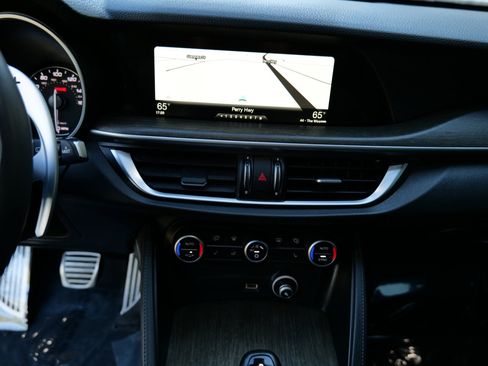 Used 2018 Alfa Romeo Stelvio Ti Sport image 22