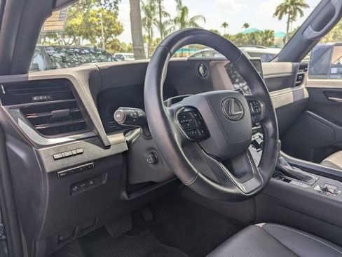 Used 2025 Lexus GX 550 w/ Cold Area Package AWD/4WD image 8
