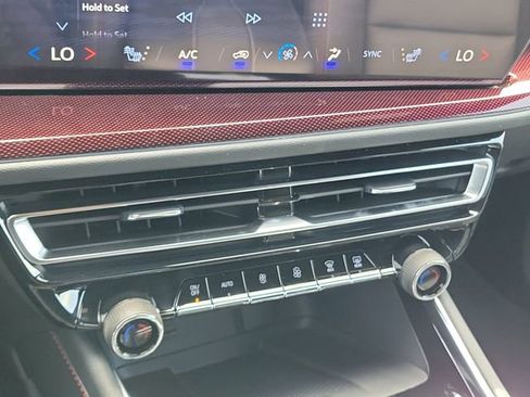 New 2026 Chevrolet Traverse Z71 w/ Enhanced Driving Package AWD/4WD image 31