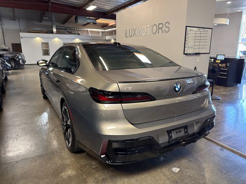 Used 2025 BMW i7 M70 image 22