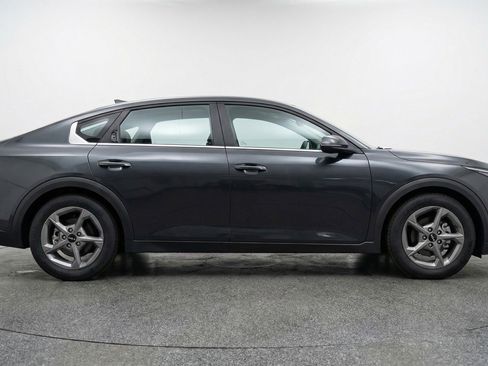 Used 2025 Kia K4 LXS image 11