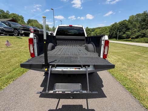 Used 2020 Ford F350 Limited AWD/4WD image 9