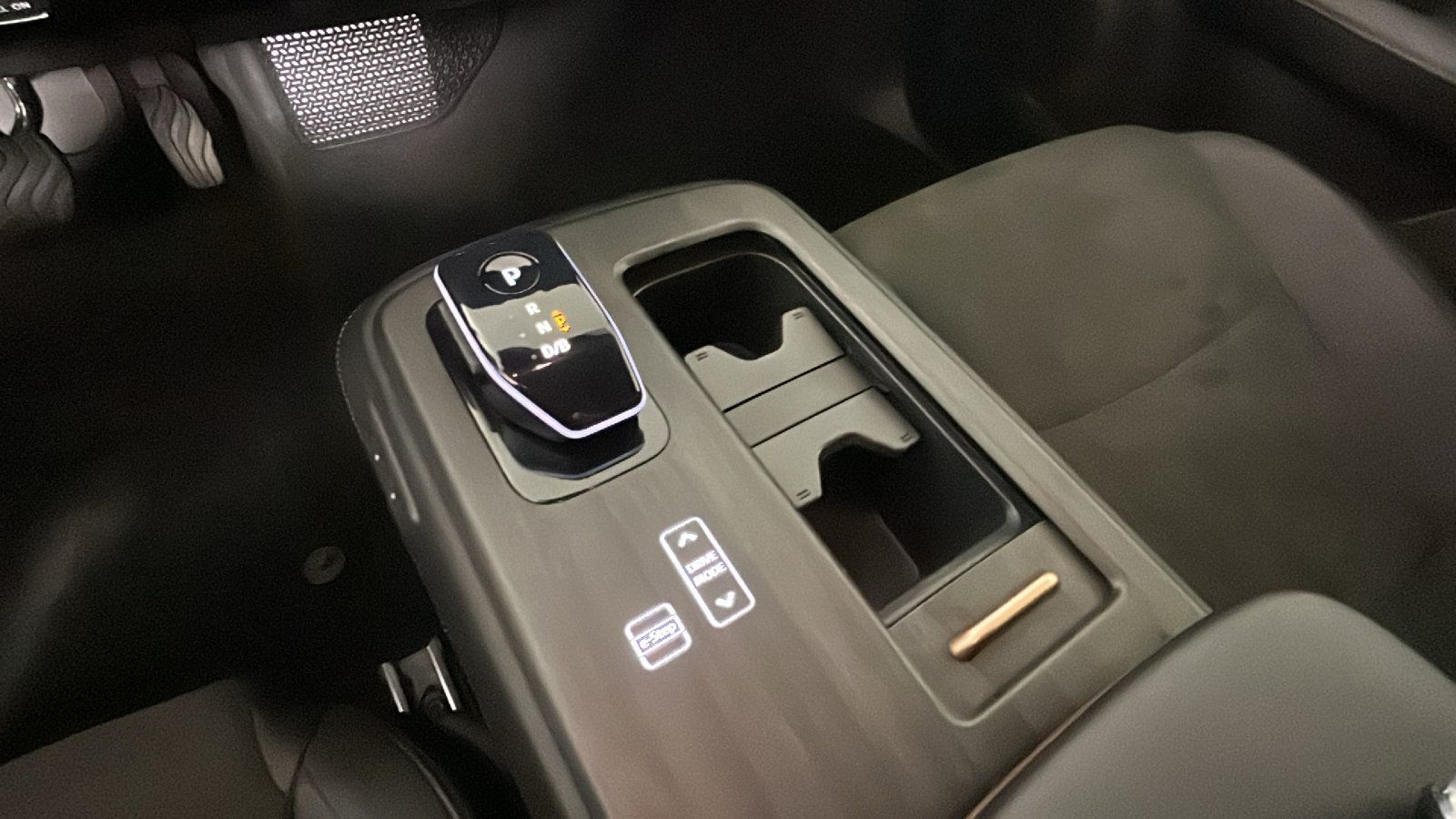 Used 2023 Nissan Ariya AWD image 25