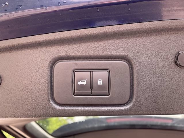 Used 2023 Nissan Pathfinder SL AWD/4WD image 36