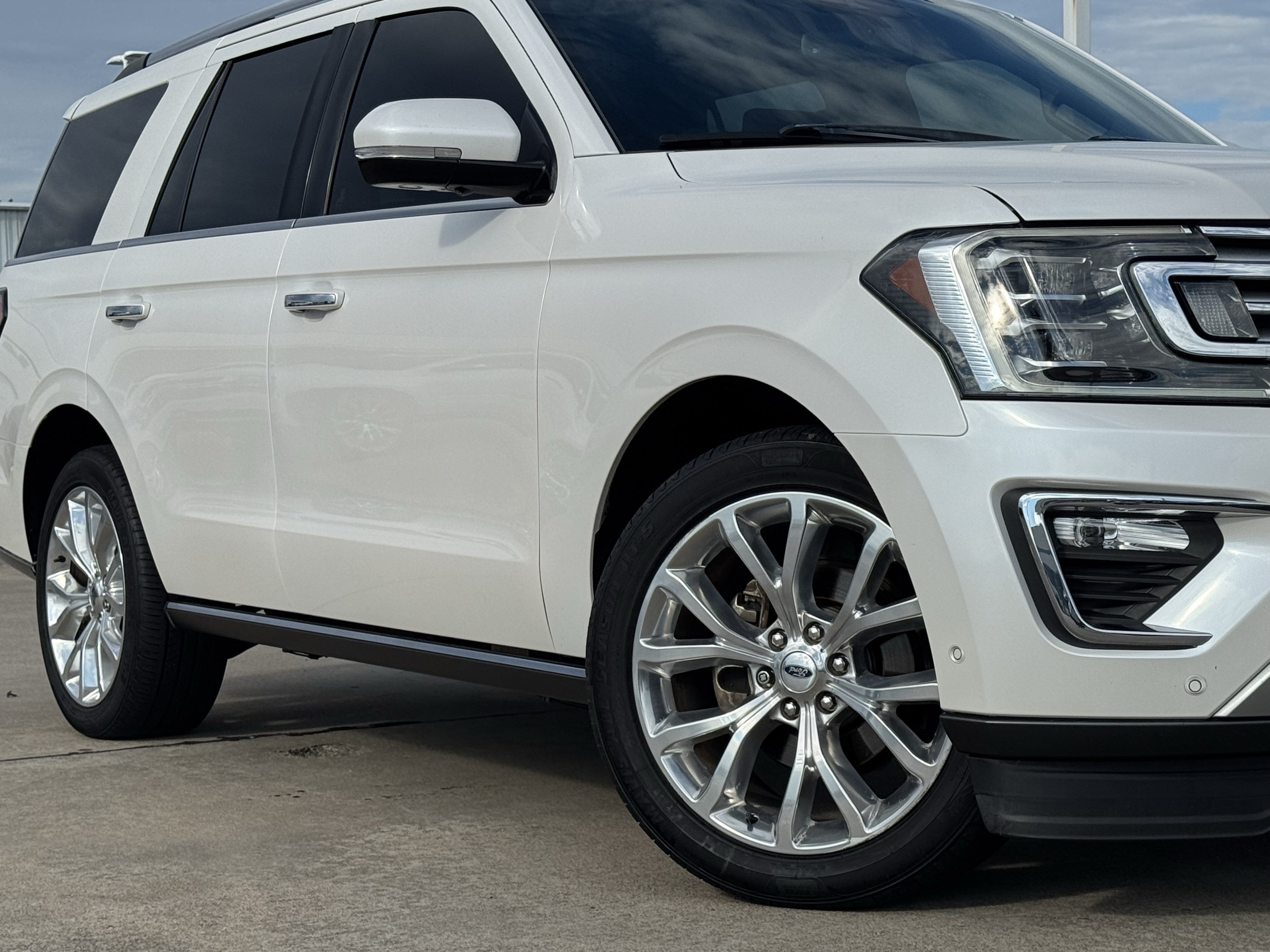 Used 2019 Ford Expedition Limited w/ Equipment Group 302A RWD image 3
