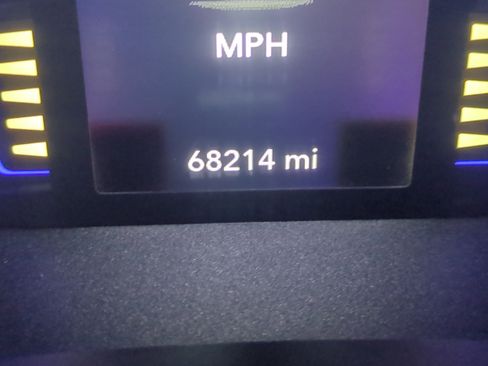 Certified 2022 Chrysler Voyager LX image 29