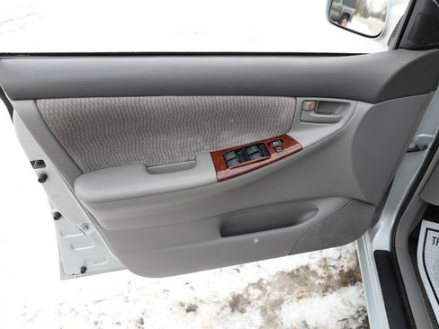 Used 2005 Toyota Corolla LE image 14