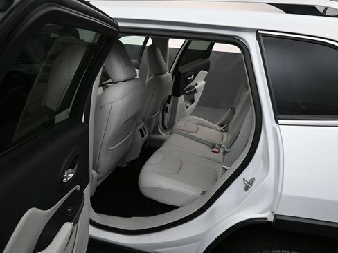 Used 2020 Jeep Cherokee Limited w/ Technology Group FWD image 10