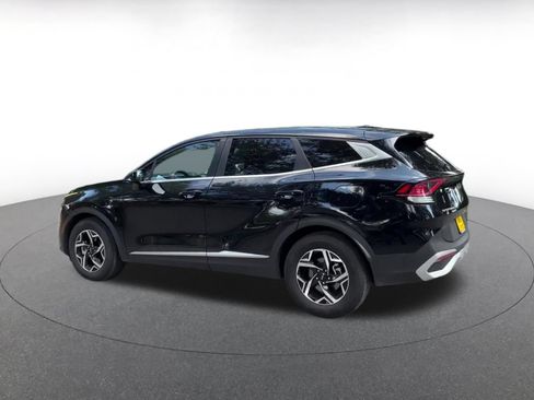 Used 2025 Kia Sportage LX FWD image 10